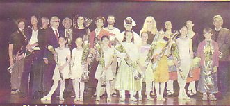 Foto ricordo per i talenti che si sono alternati sul palco della Trombini